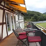Eder_ufer Hemfurth-Edersee